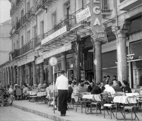 Fotografía antigua de la terraza de la cafetería de Café del Norte