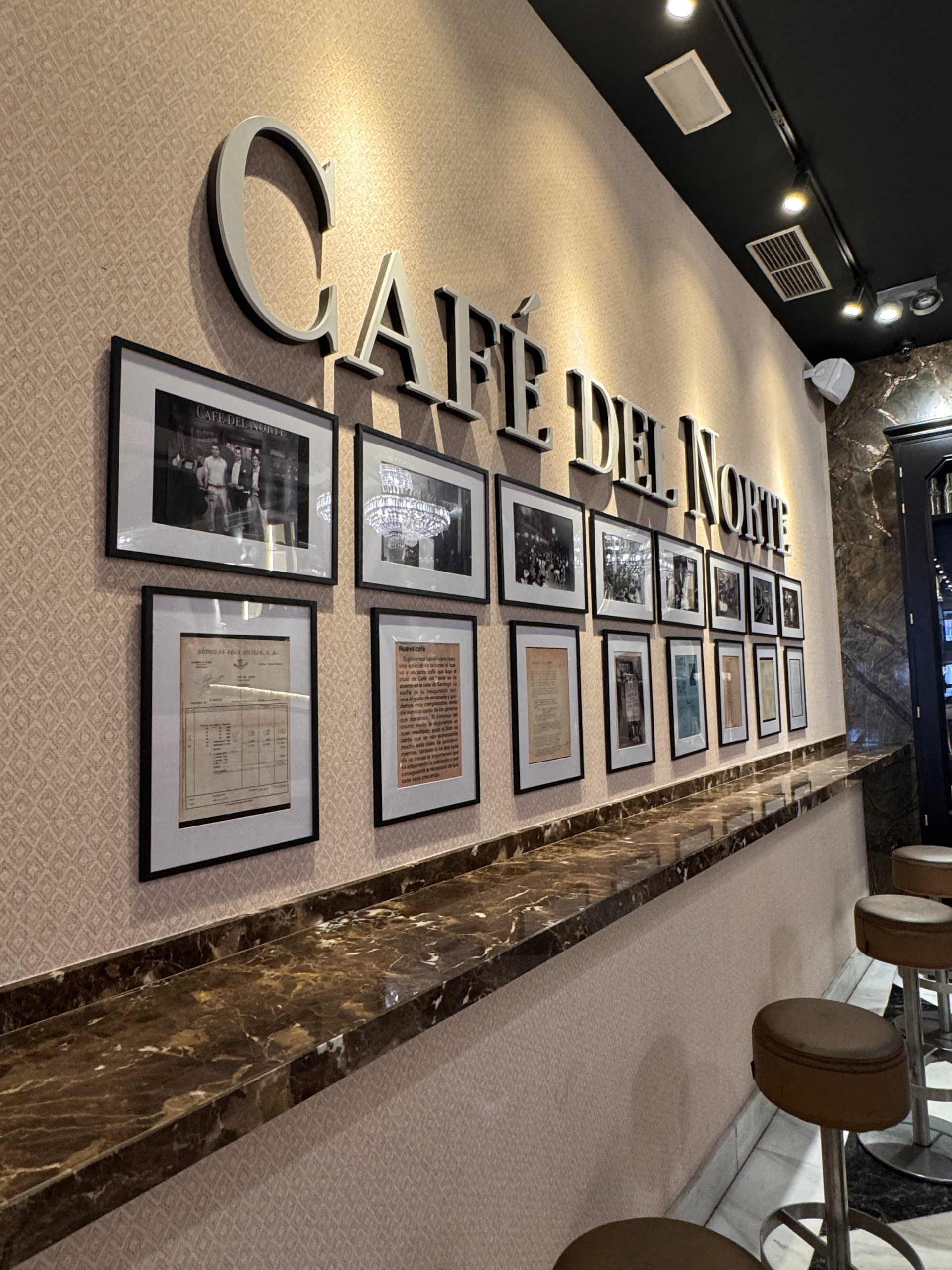 cafe del norte valladolid barra sillas scaled